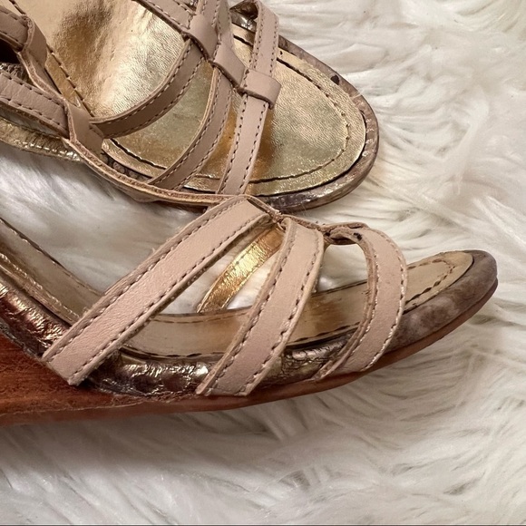 Seychelles Wedges Beige Strappy Gold Back Wooden Heel - Picture 4 of 10